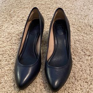 Frye Navy 10 M pumps, EEUC, like new